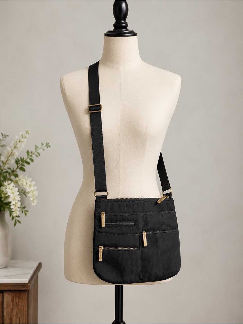 HIGHWAY BAG NICO - OCHRE X CROSSBODY 
BLACK SAGE ZIPPER MULTI-POCKET BAG